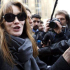 Carla Bruni asiste a una movilización el pasado mes de mayo en París.