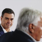 Pedro Sánchez y Felipe González, durante un acto electoral que protagonizaron en la campaña del 2015.