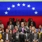 El presidente de la Asamblea Nacional, Julio Borges, durante el anuncio de un referéndum para frenar la asamblea constituyente de Maduro.