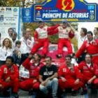 Dani Sordo y su equipo técnico y de asistencia celebran el podio asturiano y el campeonato nacional