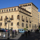 Imagen del edificio que alberga la sede de Caja Duero en la plaza de los Bandos en Salamanca.