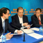 Alfonso Fernández Mañueco, Juan Vicente Herrera y Antonio Silván, en la reunión.