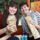 La iniciativa solidaria fue seguida por multitud de jóvenes.