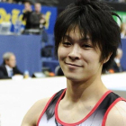 El gimnasta japonés Kohei Uchimura celebra su triunfo en la final individual del Campeonato Mundial del 2010.