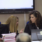 Samantha Romero y Eleonor Moya, durante la presentación de las conclusiones del juicio. J. GRAPELLI