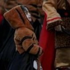 El domingo de carnaval los bañezanos aprovechan el mismo disfraz que lucieron el año pasado