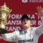 Nico Rosberg celebra su victoria en Silverstone.