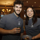 Diego Apuntate, de 23 años, y Aludia Navarro, de 25, ganadores del certamen de la Semana Internacional de la Trucha. RAMIRO