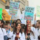 Organizaciones científicas, sindicatos e investigadores participan en la marcha. FERNANDO ALVARADO