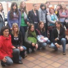 El grupo de jóvenes estudiantes eslovenas de Celje subió al ático de la Casa Consistorial de La Robl