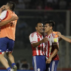 Los jugadores de Paraguay celebran el triunfo sobre Argentina.