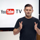 El directivo Christian Oestlien, durante la presentación este martes en Los Ángeles del nuevo servicio de tele por suscripción de Youtube.