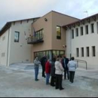 Numerosos vecinos de Dehesas asistieron a la inauguración del nuevo centro cívico