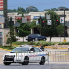 La policía corta el tráfico cerca de la zona en la que tuvo lugar el tiroteo en Baton Rouge. DAN ANDERSON