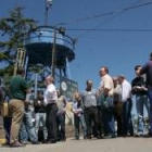 Los empleados se concentraron ayer ante las puertas de Roldán para apoyar a la compañera despedida