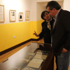 La concejala de Cultura, Emilia Villanueva, junto al periodista Manuel Carlos Cachafeiro en la Casa Panero. A. VALENCIA