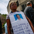 Familiares de presos políticos a la entrada de la cárcel. CRISTIAN HERNÁNDEZ