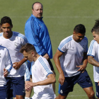 Rafa Benítez dirige un entrenamiento del Real Madrid