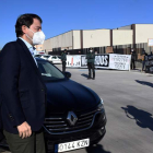 Mañueco visita, ayer, las instalaciones del grupo de explotación porcina e industria cárnica Copese en la localidad segoviana de Coca. PABLO MARTÍN