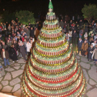 Árbol con botellas de espumoso, en la última fiesta del Xamprada las Navidades pasadas.