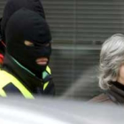 La Policía Nacional traslada a Amparo Lasheras.
