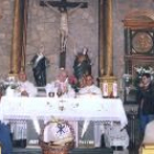 Roberto (en pie a la derecha) en la reinauguración de la iglesia de Olleros