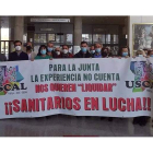 Los socialistas mostraron ayer su apoyo al encierro iniciado por los profesionales en León. DL