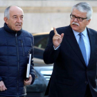 Miguel Ángel Fernández Ordóñez llegando a la Audiencia Nacional acompañado de su abogado en el 2017.
