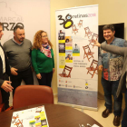 Los promotores y organizadores, ayer con el cartel del programa ‘38 Retinas 2018’. L. DE LA MATA