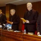 Rouco Varela, en el centro, se ha erigido como el conciliador de las posturas extremas de la Iglesia