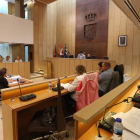 El Pleno ordinario celebrado ayer permitió aprobar la cesión de dos viales al Ayuntamiento.