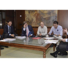 Representantes de CC OO, UGT, Cecale y el presidente de la Junta, Juan Vicente Herrera, en el Consejo de Díálogo Social. NACHO GALLEGO