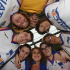 La campeonas, con el equipo técnico del Asprona-León.