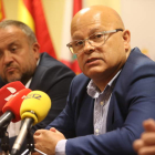 El subdelegado del Gobierno y el presidente del Consejo, en su comparecencia ante los medios. ANA F. BARREDO