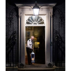 Una vela en el 10 de Downing Street por la muerte de Sarah Everad. J. BRATT