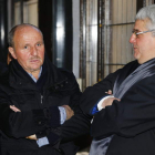 Faustino Pérez, a la izquierda, ayer en la Audiencia Provincial junto a su abogado.