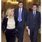 Isabel Carrasco, Fernández Carriedo y Rubén Moreno, en diciembre del 2001