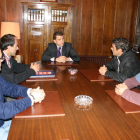 Los miembros del comité, ayer reunidos con López Riesco.