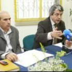 Manuel Rubial, izquierda, y Miguel Martínez, derecha, ayer durante la rueda de prensa