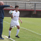 El entrenador de la Peña, Adrián Benavides, predica con el trabajo y la disciplina táctica.