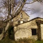 Estado actual de la iglesia de Manzanedo con sus campanas