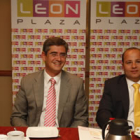 Jaime Manzanedo y Gonzalo Useros, ayer durante la presentación de la apertura del centro León Plaza