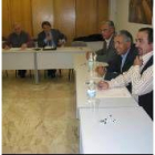 Algunos de los asistentes al encuentro que analizó el proyecto