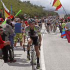 Cobo, ganador en el 2011, en la ascensión al alto de Ancares en su estreno como cima de la Vuelta.