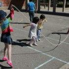 Un grupo de niños participa en las actividades de verano de los colegios adheridos a los centros abi