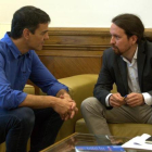 Pedro Sánchez y Pablo Iglesias, reunidos en el Congreso.