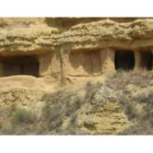 Las grandes piedras caídas rompieron dos canales de riego.