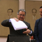 El ministro del Interior, Juan Ignacio Zoido, en el centro, este martes en el Congreso.