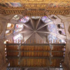 Plataforma que permite ver de cerca los vitrales de la Catedral