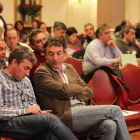 Ángel Hernández (segundo en la primera fila) aguarda su turno para clausurar el congreso.
